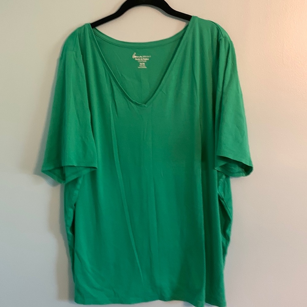 Lane Bryant 26/28 kelly green short sleeve v-neck shirt